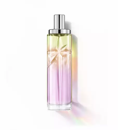 Sweet Kiss: flacone alto con sfumatura lavanda, ambra e verde chiaro su sfondo bianco.