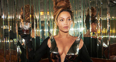 Beyonce indossa Mugler per il suo nuovo album “RENAISSANCE”