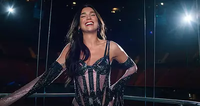 Dua Lipa indossa Mugler per Vogue US