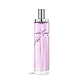 Il nuovo packshot di Starlicious Berry Licorice: un flacone cristallino riempito con un succo rosa chiaro che cattura la luce estiva in una stella cadente intagliata, con sfaccettature che brillano luminose sotto un elegante tappo argentato.