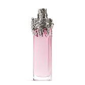 Flacone rosa di fragranza Womanity di Mugler con tappo argentato scolpito su sfondo grigio chiaro